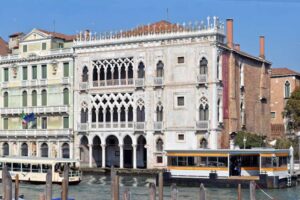 Galleria Giorgio Franchetti alla Ca' d'Oro - Venedig - Außenansicht: Die prächtige gotische Marmorfassade des historischen Palastes direkt am Canal Grande
