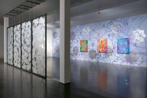 Kunstmuseum Stuttgart - Ausstellungsansicht: Rauminstallation von Nadira Husain aus der Ausstellung Prägungen und Entfaltungen