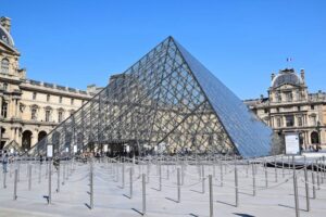 Louvre Museum - Paris - Außenansicht