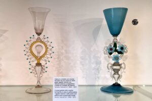 Museo del Vetro - Murano - Kristallkelche von Salviati: Historische Glas- und Kristallkelche aus der Manufaktur Salviati & C.