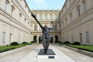 Museum Barberini - Potsdam - Innenhof mit Bronzestatue von Wolfgang Mattheuer