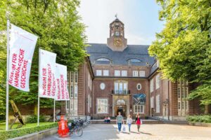 Museum für Hamburgische Geschichte - Hamburg - Außenansicht: Der denkmalgeschützte Backsteinbau von Fritz Schumacher am Holstenwall