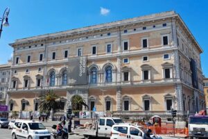 Palazzo Massimo - Rom - Außenansicht des Museums in Rom mit Bannern des Museo Nazionale Romano