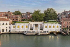 Peggy Guggenheim Collection - Venidig- Außenansicht: Peggy Guggenheim Collection - Venedig- Außenansicht: Ein Blick auf das Gebäude, das malerisch am Canal Grande gelegen ist