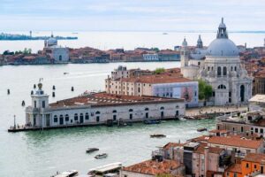 Punta della Dogana Venedig - Außenansicht: Luftaufnahme des Museums und Ausstellungsorts der Pinault Collection in der ehemaligen Dogana da Mar an der Spitze von Dorsoduro